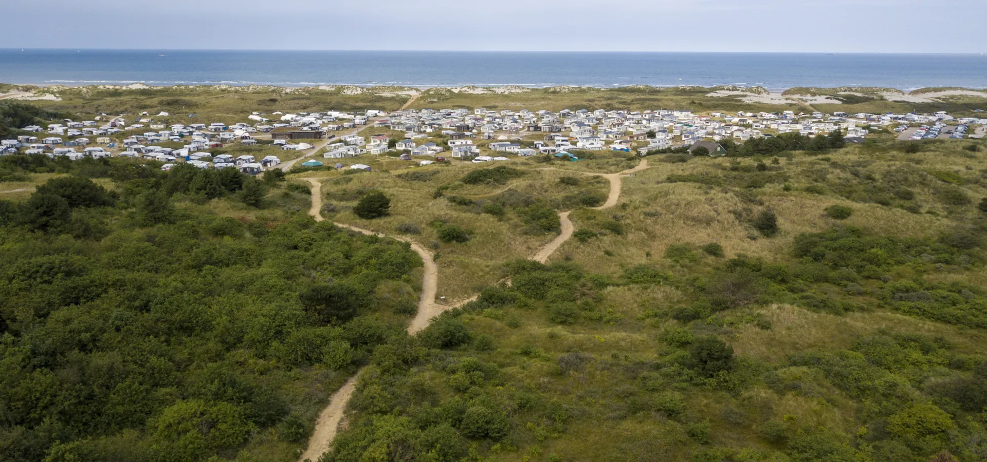 Dronefoto overzicht camping